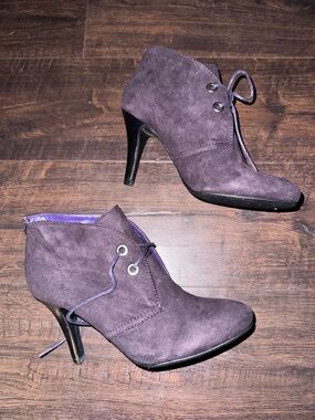 Victor Women’s Purple Suede Lace-Up Ankle Booties
